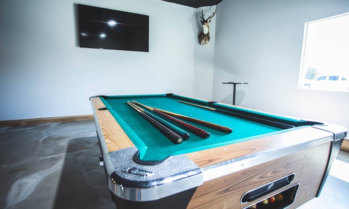 Mound City Apartment | Loess Hills Lodge - Room 6