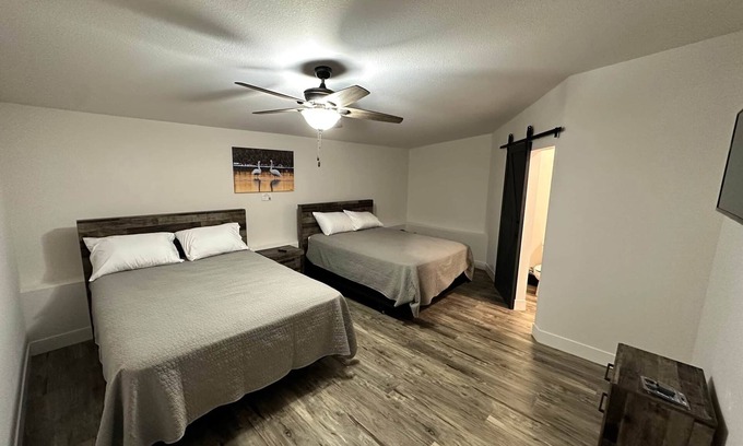 Mound City Apartment | Loess Hills Lodge - Room 5