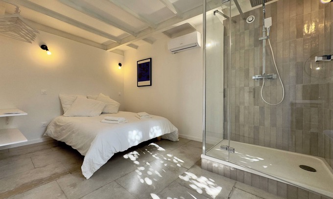 Estanove Apartment | LOFT/10min from downtown/Terrace/Parking