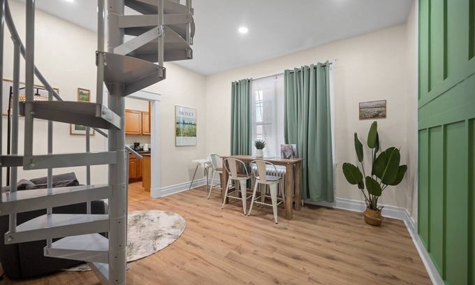 Pittsburgh Apartment | Loft 2 Bedrooms Sleeps 5 w/parking