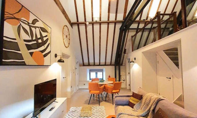 Bishop's Stortford Apartment | Loft 2 - luxury spacious apartment near Stansted