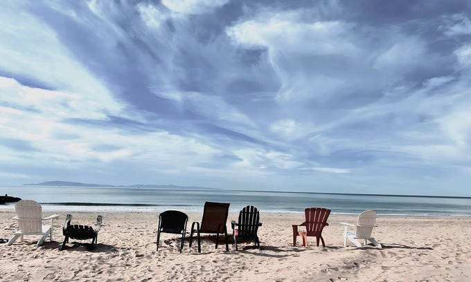Pierpont Bay Apartment | Loft 38 Sunny Upper Beach Loft+ Steps to Sand + A/C