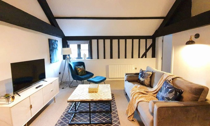 Bishop's Stortford Apartment | Loft 4 - stunning apartment near Stansted