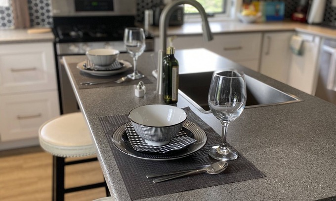 Durham Region Apartment | Loft Apt- The perfect romantic getaway for privacy & a peaceful stay