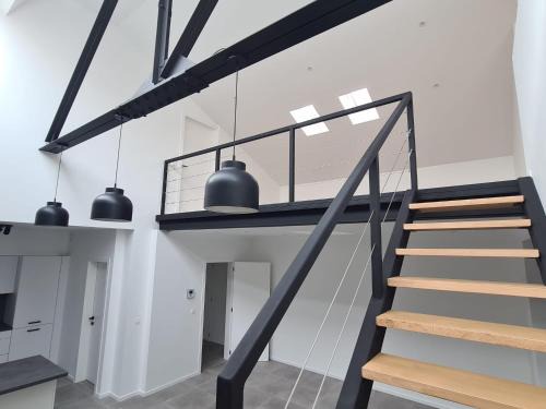 Fontaine-l'Eveque Apartment | Loft atypique !