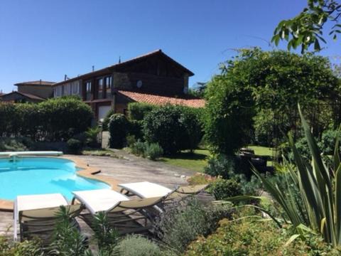 Villeneuve-de-Riviere Bed & Breakfast | Loft Atypique