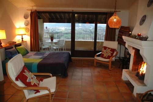 Montsonis Apartment | Loft con chimenea y terraza con vistas - Cal Caterino