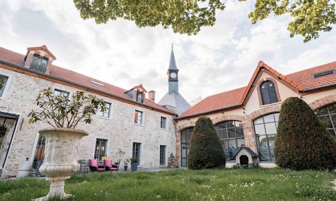 Bonnelles Apartment | Loft Dans Clocher Face au Château