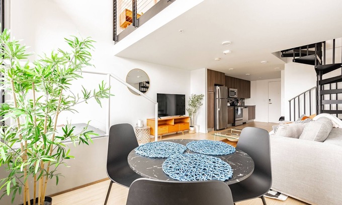 West Bellevue Apartment | Loft | Gym, Lounge, Rooftop | Bellevue | Sophari C