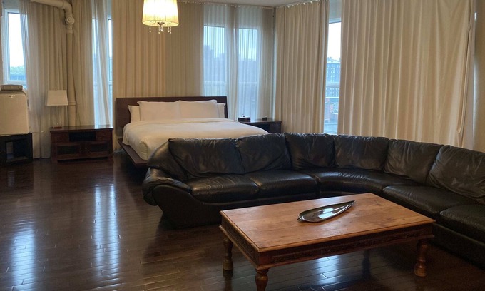 Latin Quarter Apartment | Loft Hotel | 2Bed Alcove Loft | Quartier Latin