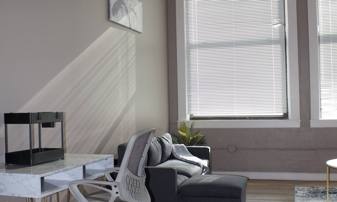 Downtown Cleveland Apartment | Loft in Cleveland | Fast Wi-Fi | Fireplace |