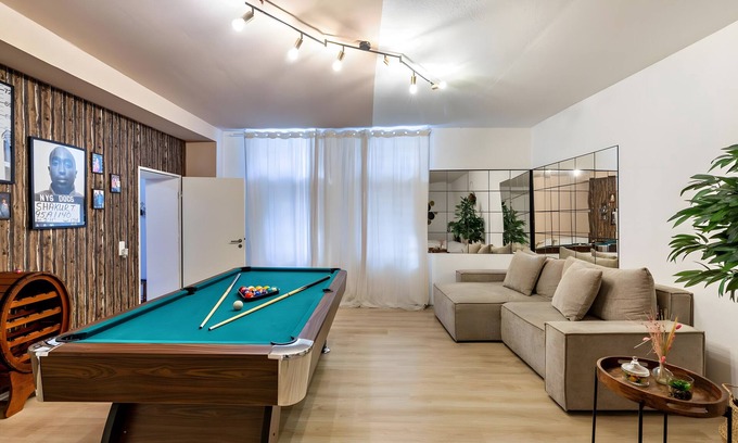 Ostviertel Apartment | 'Loft Mit Whirlpool, Sauna, Billard' with Private Garden and Wi-Fi