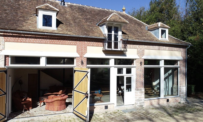 Voulx House | Loft-style apartment beside a golf course in the countryside near Fontainebleau.