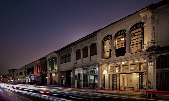 Talat Nuea House | Loft style living like a local, city life for you to explore Phuket Old Town