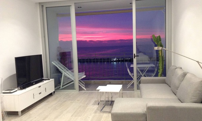 Santa Cruz de Tenerife Apartment | Loft Where you can delight one spectacular dawn. In front of the sea. complete