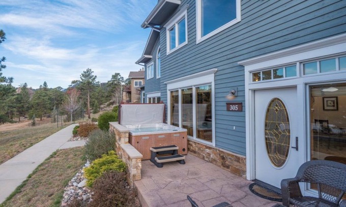 Stanley Hills Condo | Lofted two-bedroom condo with outdoor hot tub and killer mountain views!