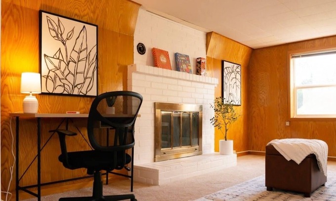 Seaview Apartment | Loftium | Fabulous Guest Suite near Lincoln Park!