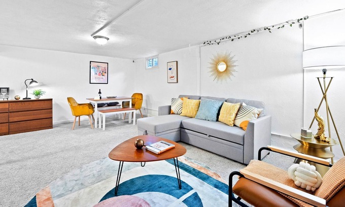 Harvey Park Apartment | Loftium | Lovely & Sleek 2 BR Suite In Harvey Park!
