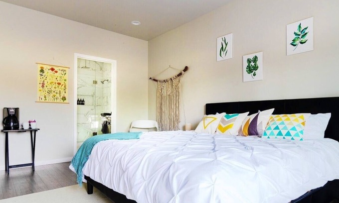 Garfield Apartment | Loftium | Warm Suite 5 min to DT, walk to Children's Museum!