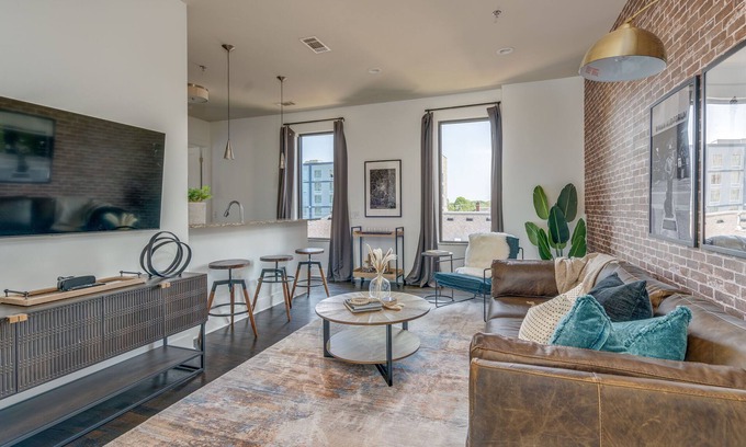 West End House | Lofts At 30th - Urban Luxe - Mins To Broadway