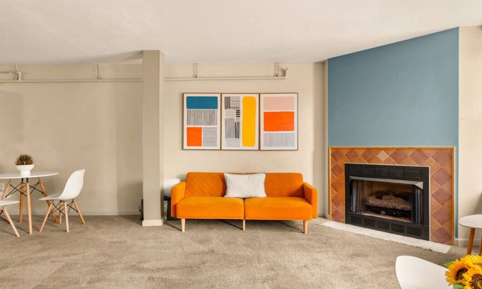 Downtown Cleveland Apartment | Lofty One Bedroom | Downtown | Free Parking