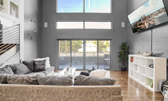Downtown Tulsa Condo | Lofty-Style Condo w/Downtown View