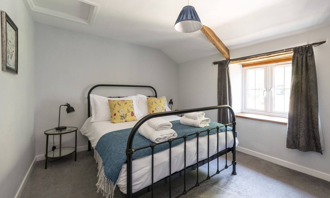 Buckland Newton Cottage | Log burner, heated pool, pub- what's not to like!
