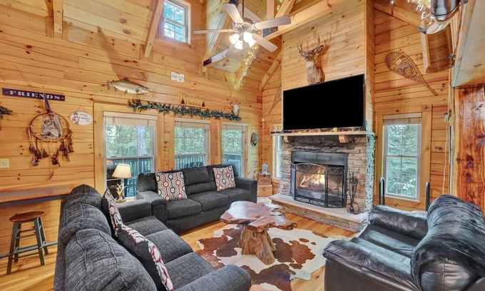 White Haven Cabin | Log Cabin 2 acres borders Lehigh River & Trail-Game room, Bar, Fire Pit, hot tub