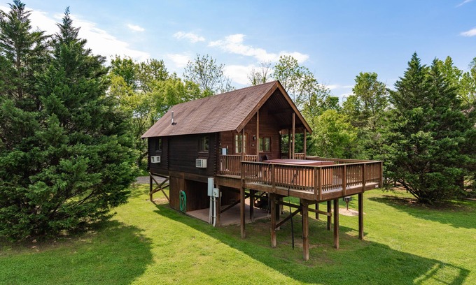 Rileyville Cabin | Log Cabin, 6 person hot tub! Over 150 yards of river frontage!