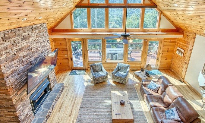 Maggie Valley House | Log Cabin, Amazing View, Hot Tub, Fire Place, Fire Pit, Paved Access, 4 Bedrooms