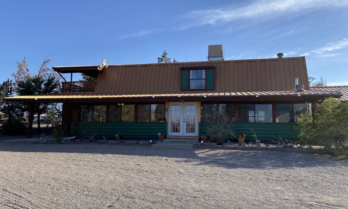 Elephant Butte House | Log Cabin at the lake