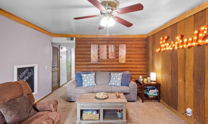 Nashville House | Log Cabin Close to Percy Preist Lake
