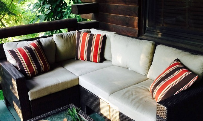 Pittsburgh House | Log cabin home on 5 acres, fenced in and 2 miles from City Center