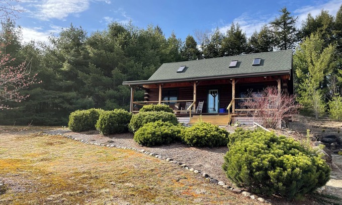 Thornton Cabin | log cabin in the White Mtns. near skiing & attractions Sleeps 8-10
