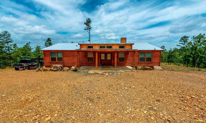 Stringtown House | Log Cabin in the Woods - Channel Access, Kayaks, Canoe, Firepit, Dog-Friendly