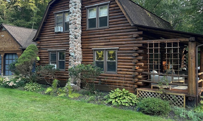 Wallkill Cabin | LOG CABIN IN ZEN FOREST