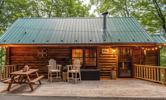 Mill Ridge Cabin | Log Cabin - mtn. view, 3 decks, fire pit, bunk room, pool and pet friendly