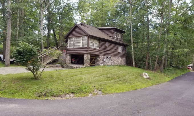 Hewitt Cabin | Log Cabin near Greenwood Lake. Minutes to AP Trl, Ren fair, Mt Peter, & Warwick