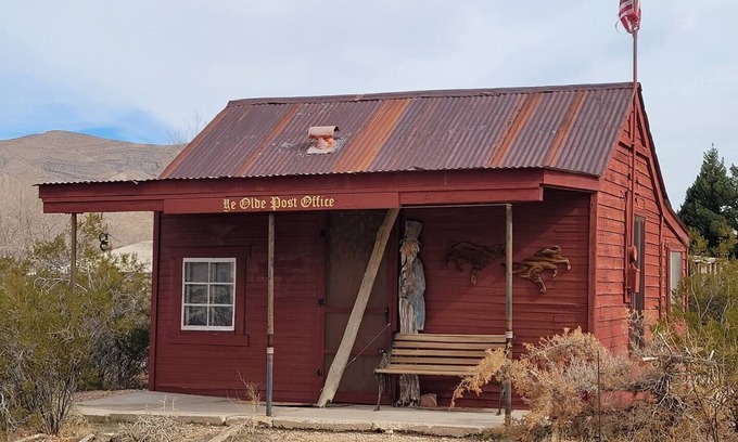 Goodsprings House | Log Cabin near Las Vegas ~ West Bungalow