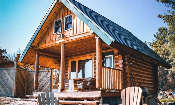 Gravenhurst Cabin | Log Cabin On the Lake B&B