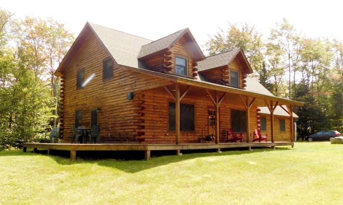 North Troy House | Log Cabin - One Mile From Jay Peak Resort