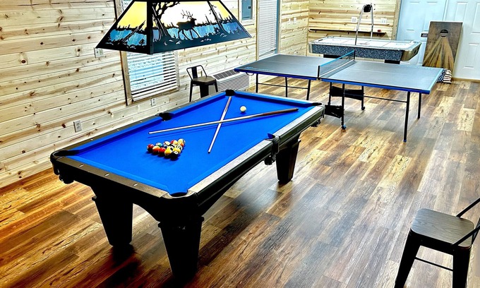 Wears Valley Cabin | Log Cabin Perfect for 1-2 families-Game Room, Hot Tub, Fire Pit, 2 living rooms