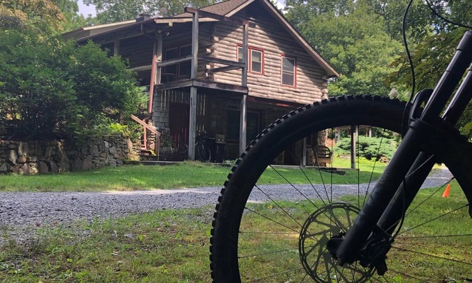 Cedar Mountain Apartment | Log Cabin Suite1-RideIn RideOut