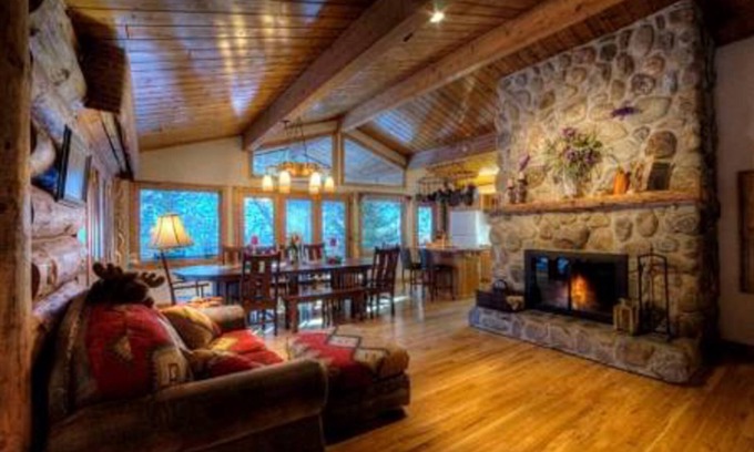 Rapid City House | Log cabin-style home near hiking trails w/hot tub, & 2 fireplaces