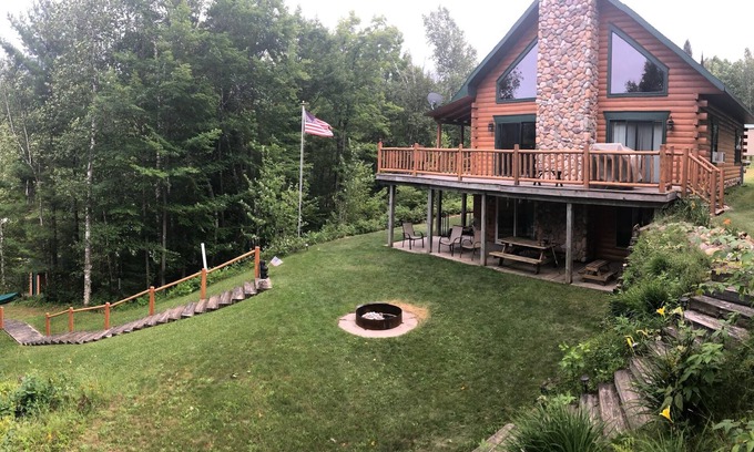 Florence Cabin | Log Cabin style lake house on Sea Lion Lake