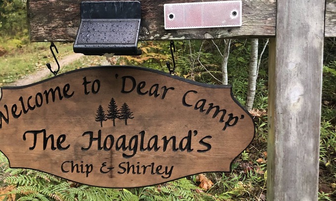 Maple City Cabin | Log cabin, walking distance from Funistrada, LaBecasse, Laker Shakes & Glen Lake