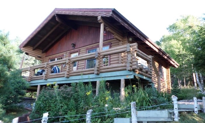 West Bay House | Log cabin with fantastic panoramic views
