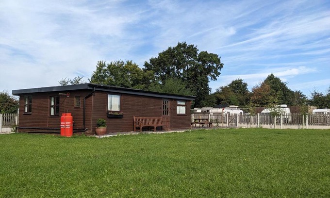 Haxey Other | Log cabin with secure garden