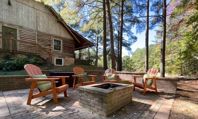St. Michaels Cabin | Log Cabin, Woodland Retreat, Family & Pet-Friendly-St. Michaels