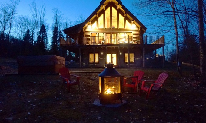 Labelle Ski Chalet | Log Cottage: 4 bedrooms, 3 bathrooms, Hot tub, Internet - 30 min Mont Tremblant